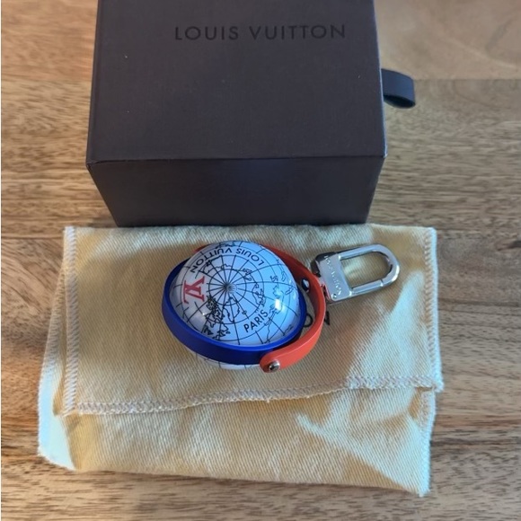 Louis Vuitton Portocle Explorer Globe Charm/Keychain - Picture 2 of 2
